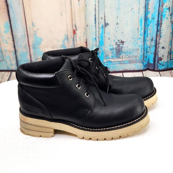 Durango Lace Up Boots in Black